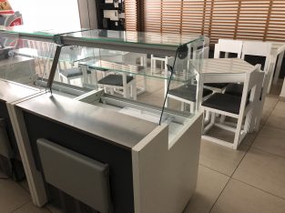 Vitrine para exposição de bebidas e bolos( frio estático )